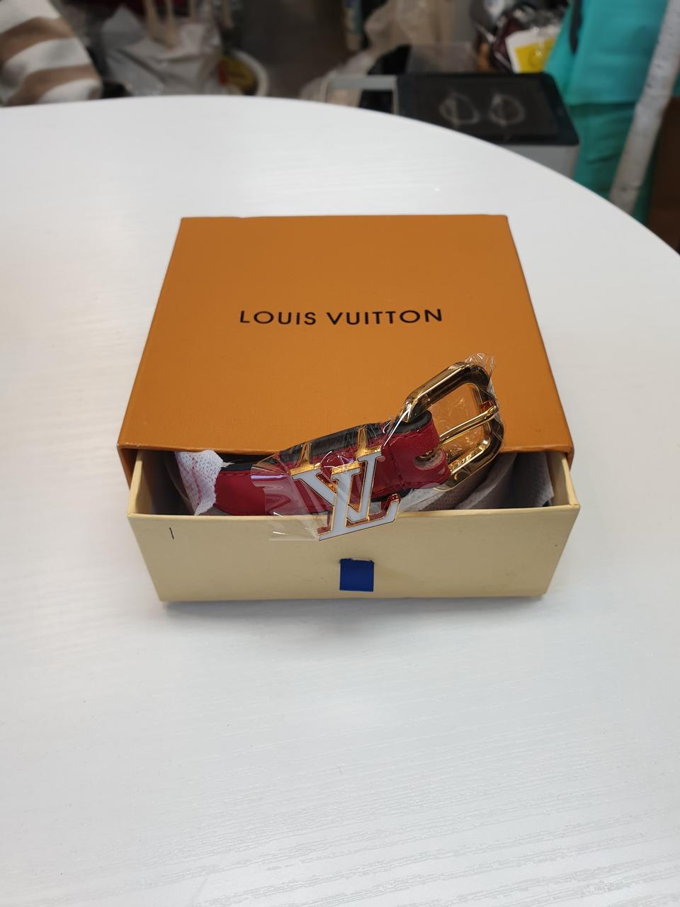 루이비통 여성 화이트 버클 레드 벨트 새상품