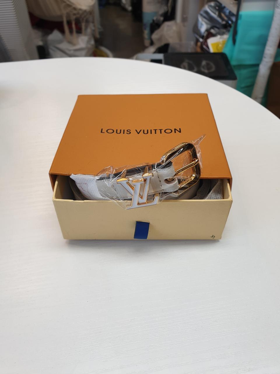 루이비통 여성 화이트 버클 화이트 벨트 새상품