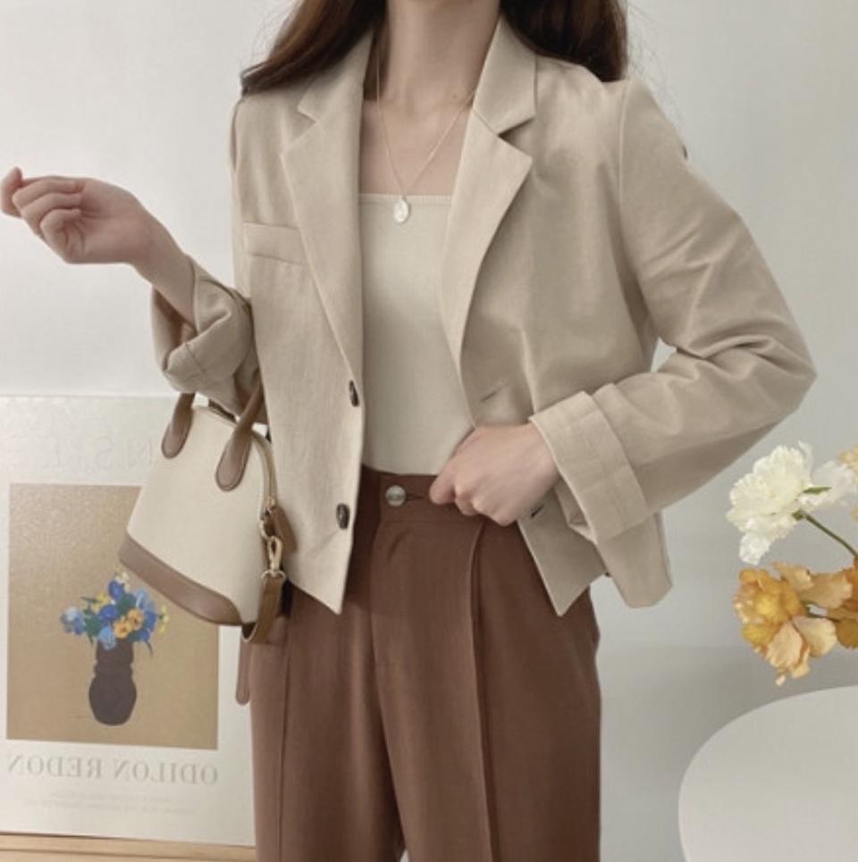 투버튼 반크롭 린넨 자켓 베이지