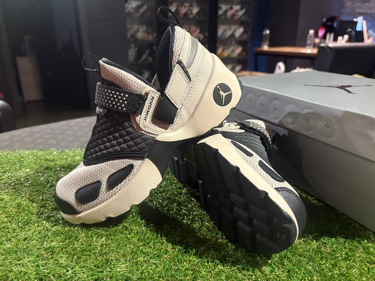 [새상품/250] 나이키 조던 트루너