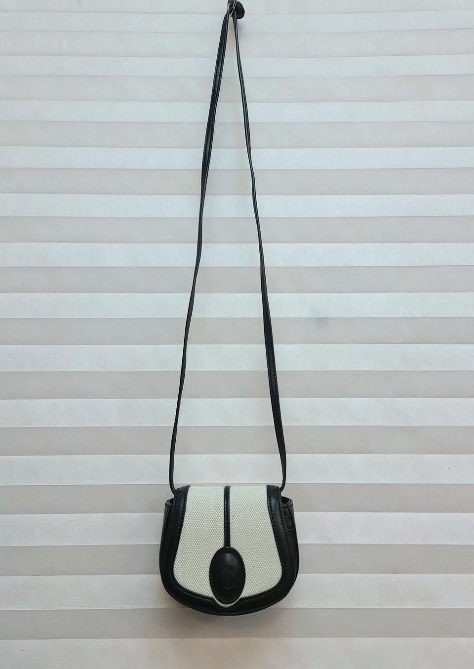 아카이브앱크> 오발 월렛백 (129천원)