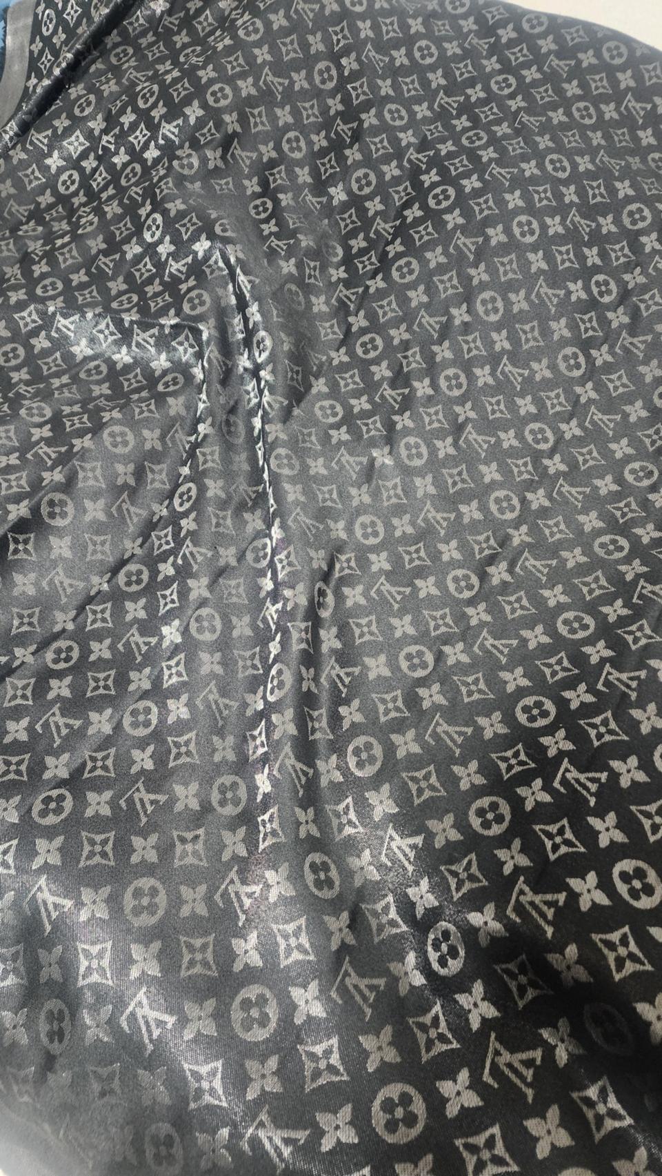 루이비통 모노그램 숄 스카프 블랙