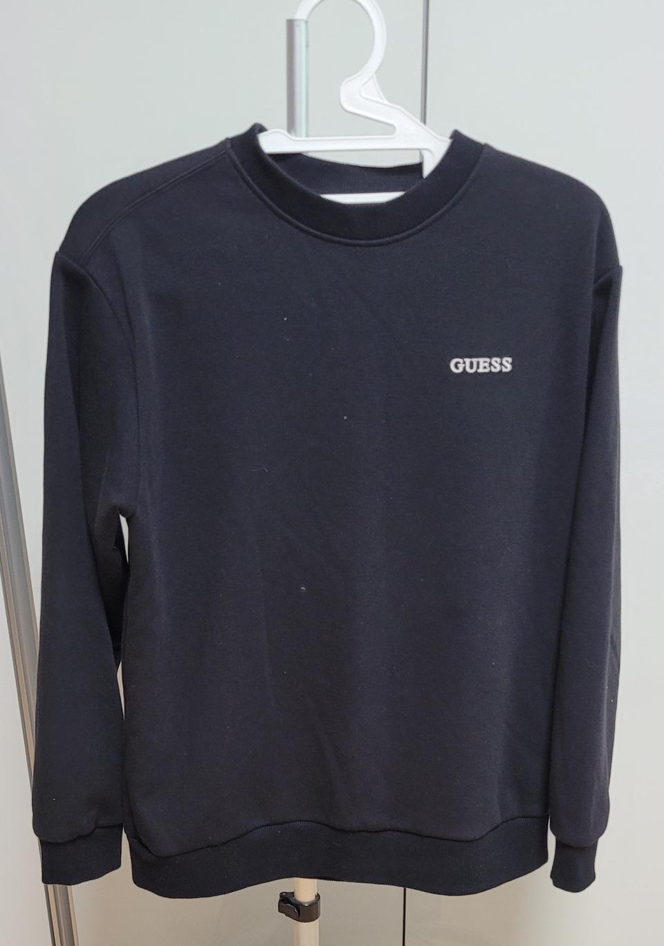 GUESS 검정색 맨투맨