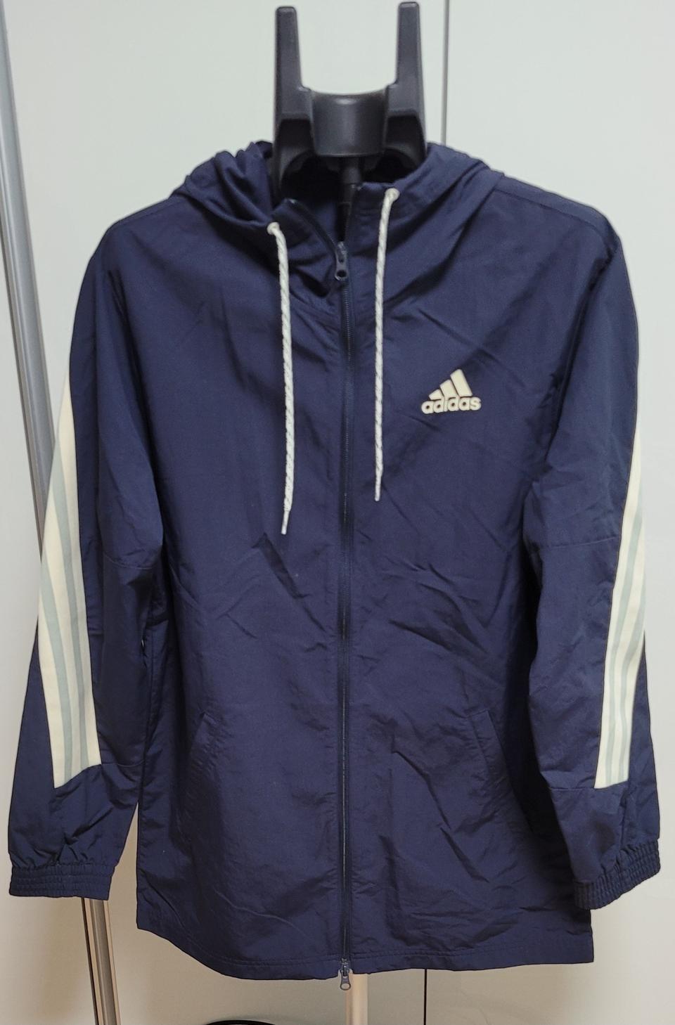 아디다스 3선 테이프 바람막이입니