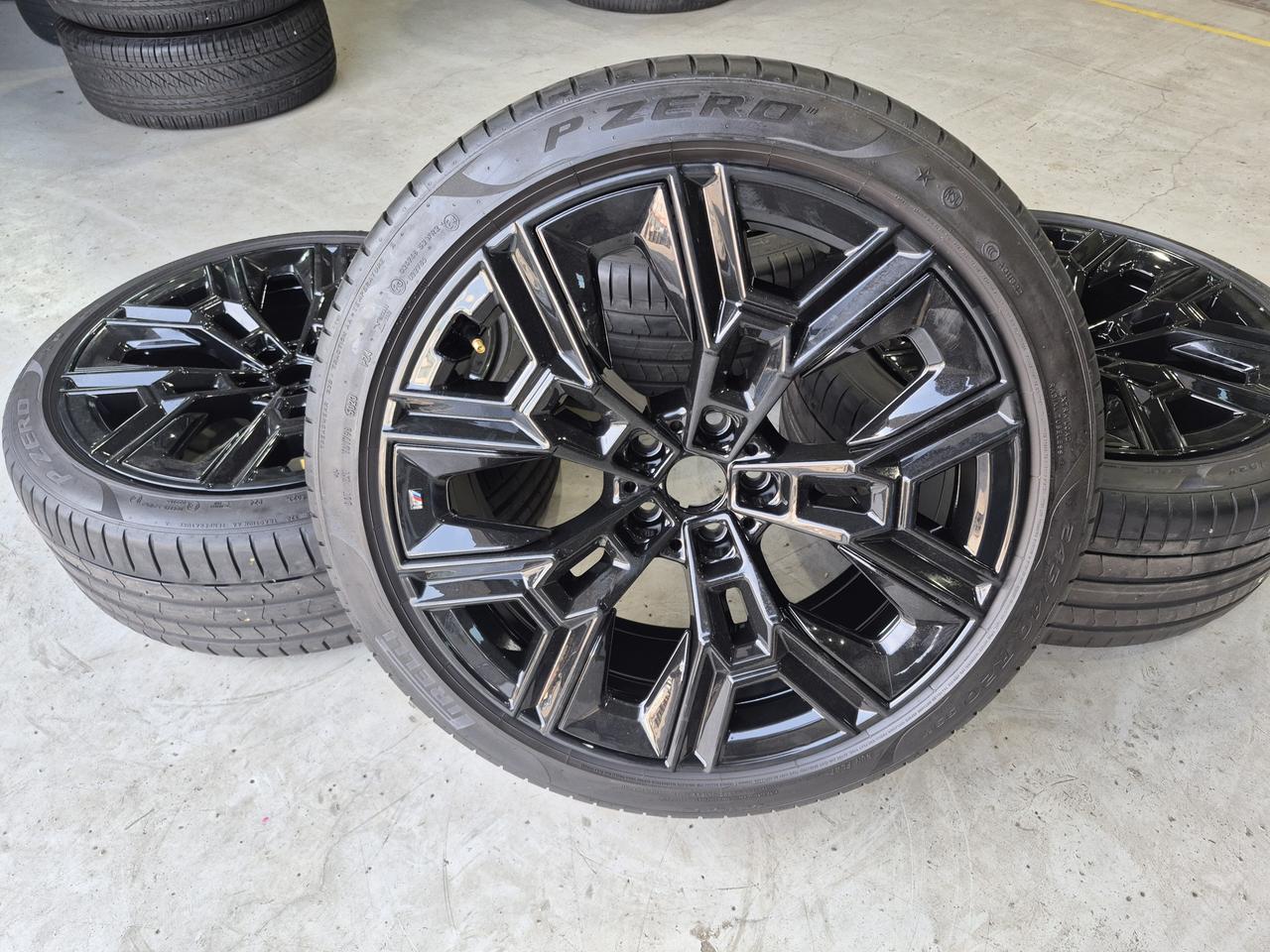 [판매] BMW G60 5시리즈 939M 블랙 20인치 순정 휠타이어