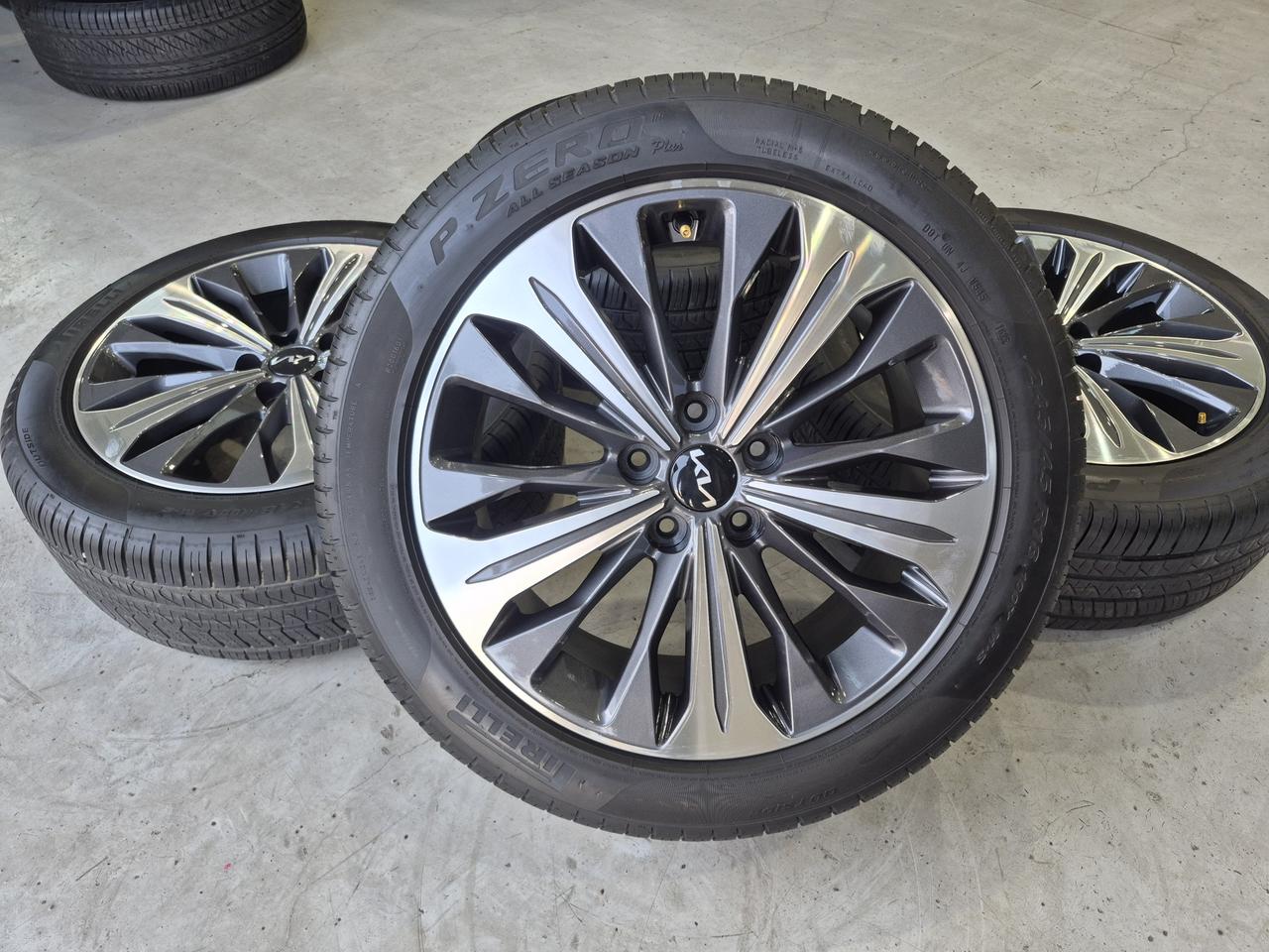 [판매] K8 순정 18인치  휠타이어 세트