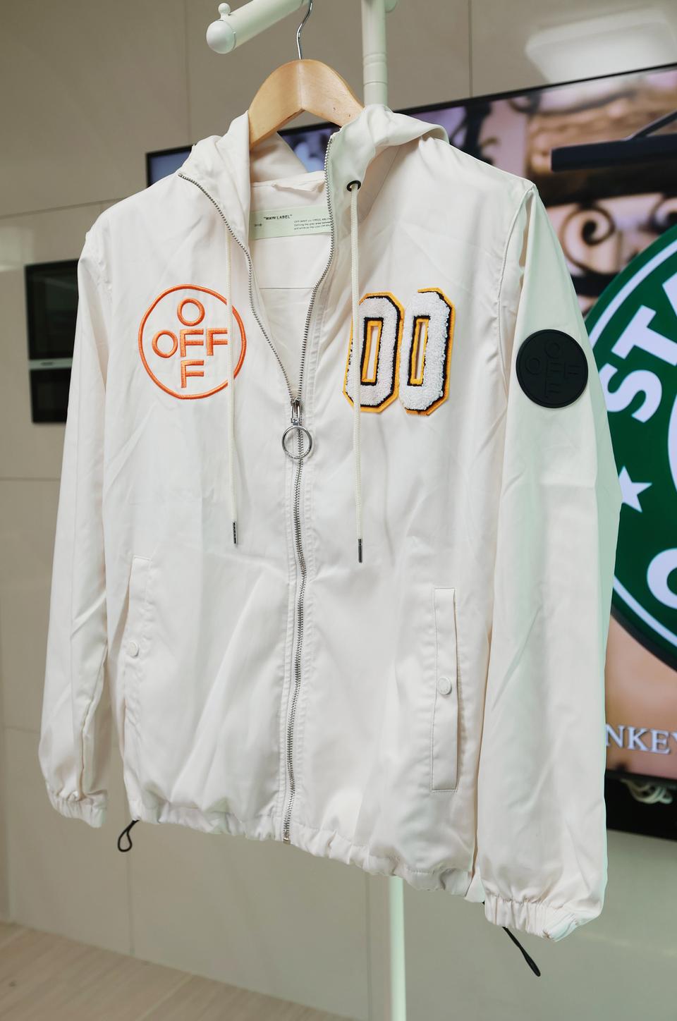 오프화이트 화이트 윈드브레이커
