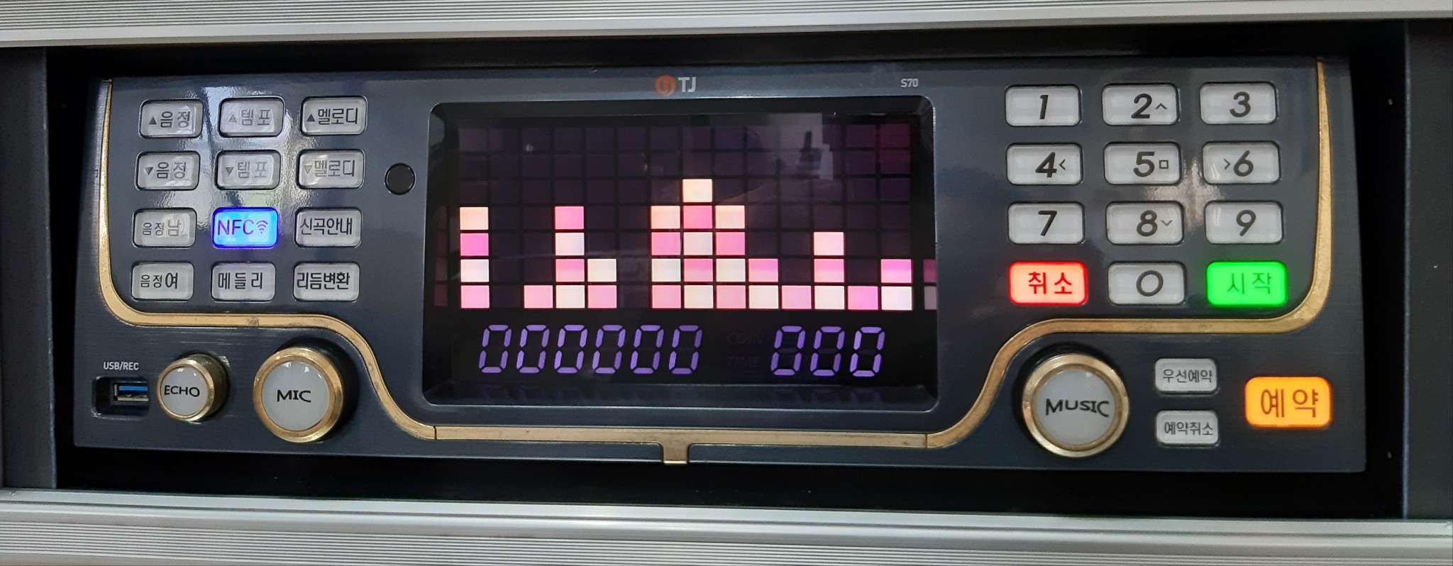 바로사용하는 노래방악보반주기와 무선마이크