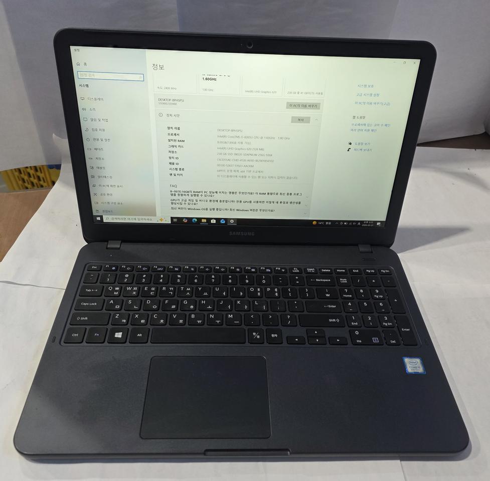삼성 NT551EBE-K59/C 모델입니다 i5-8250U CPU8G
