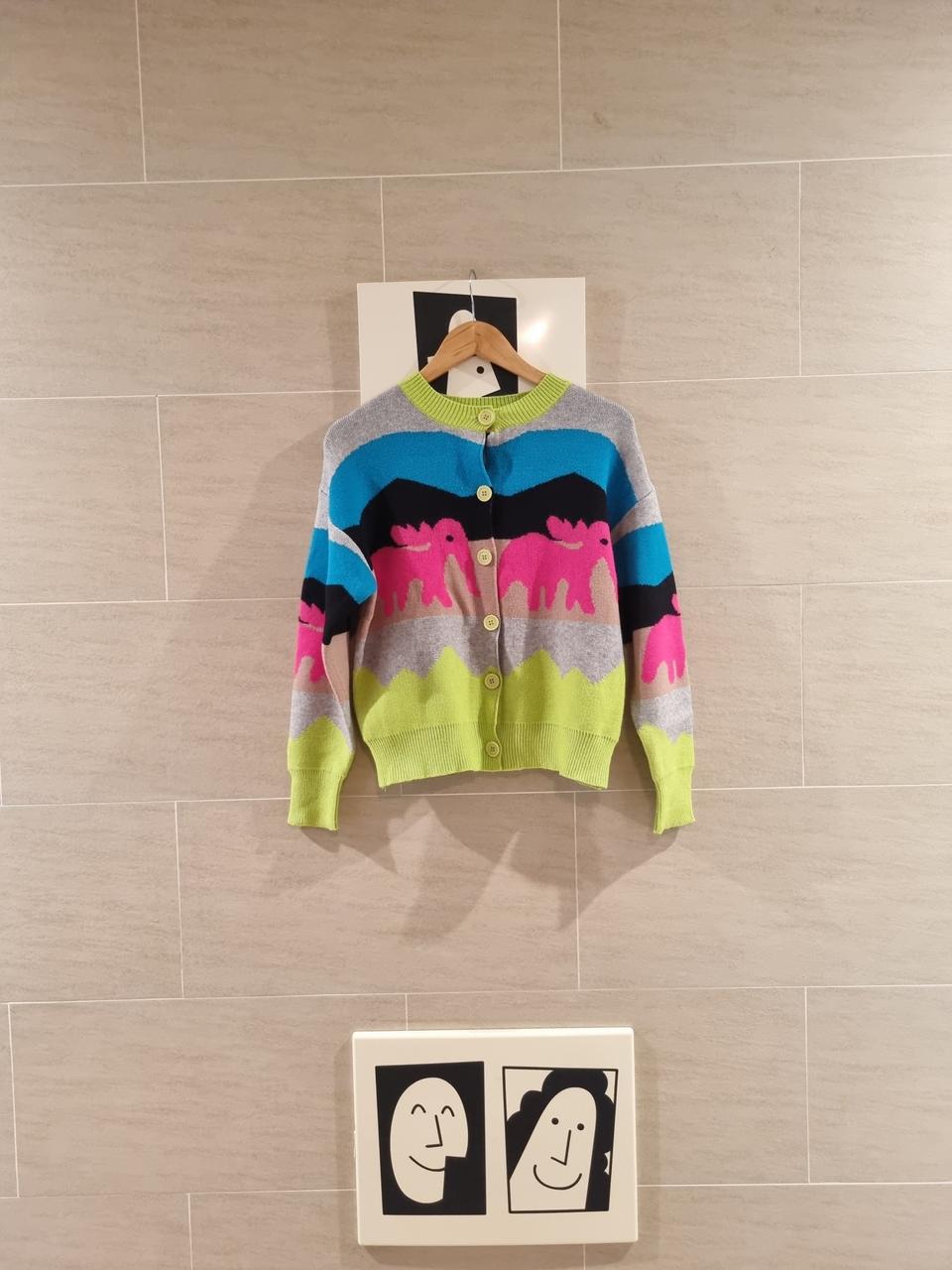 화려한 컬러플 코끼리패턴 가디건