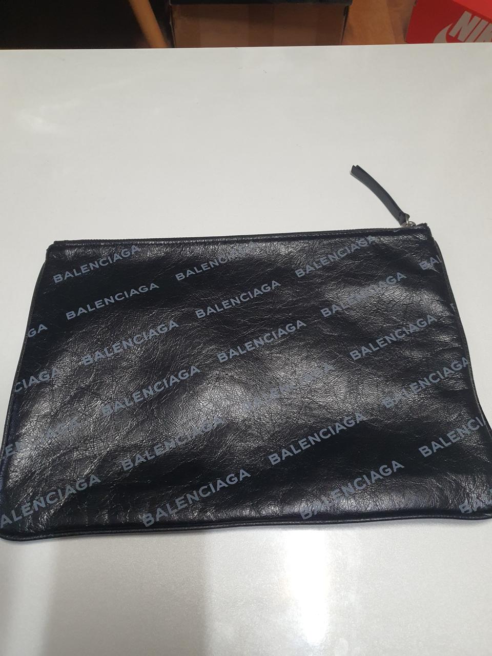 발렌시아가 사선 클러치