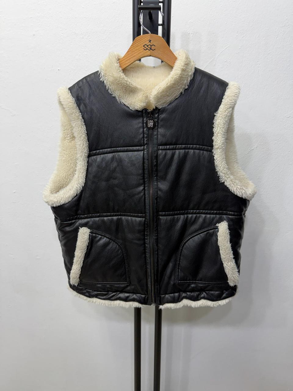 정품) O2ND 오즈세컨 한섬 오버핏 리버시블 양면 가죽 양털 조끼 82