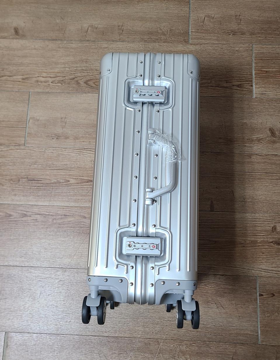 (새상품) 풀 알루미늄 24인치 캐리어  보호커버 포함