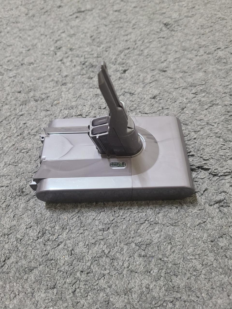 다이슨 V8 무선청소기 배터리 잔량70% (정품)