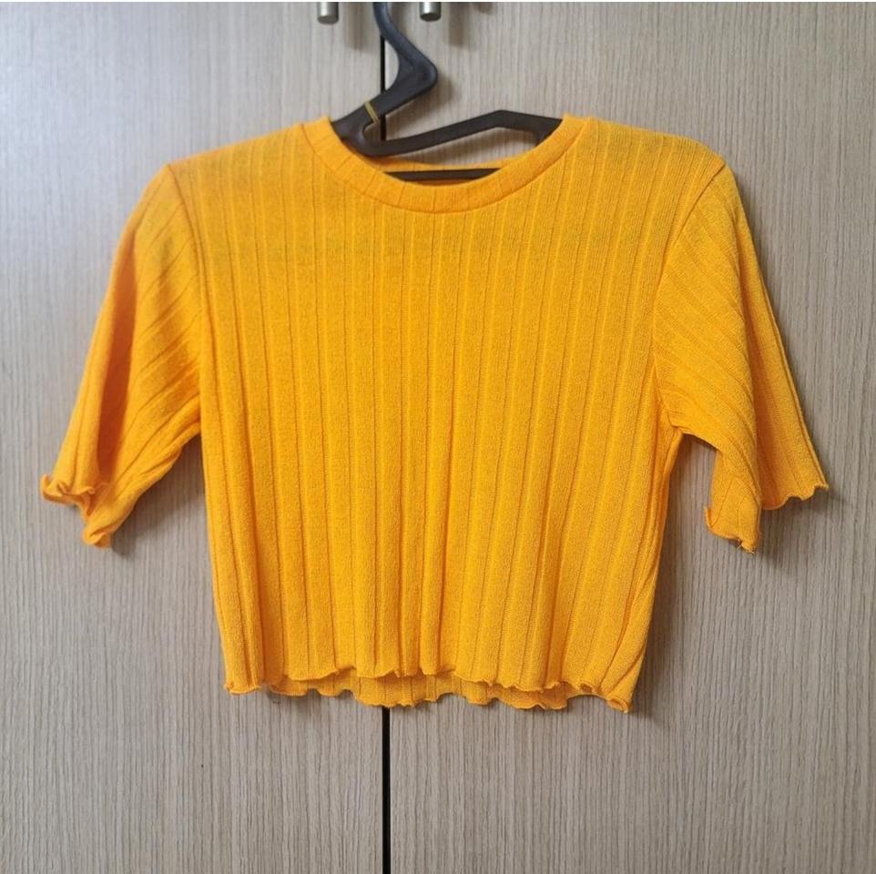 노란색 반팔 크롭티