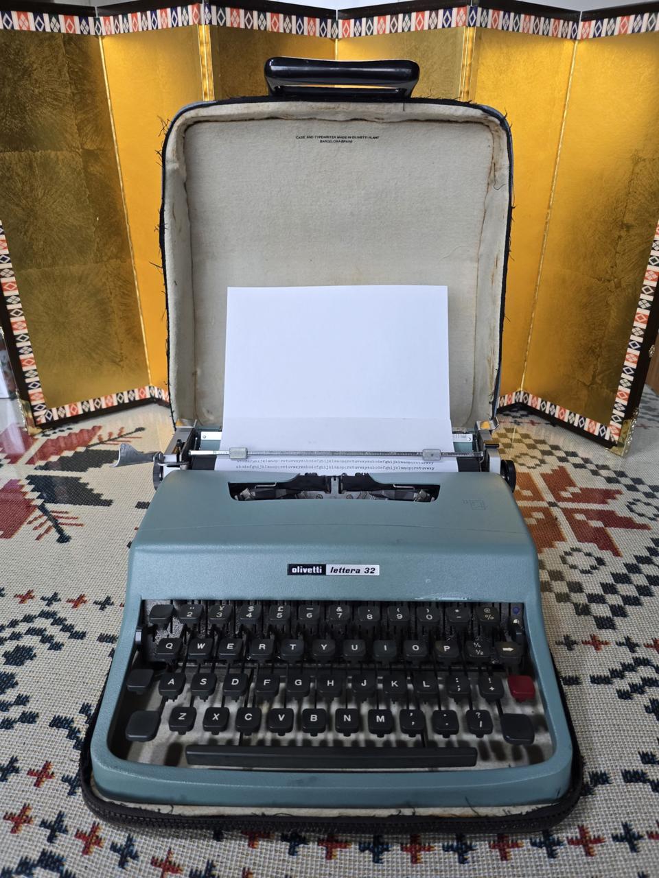명품 올리베티 레테라32 영문타자기