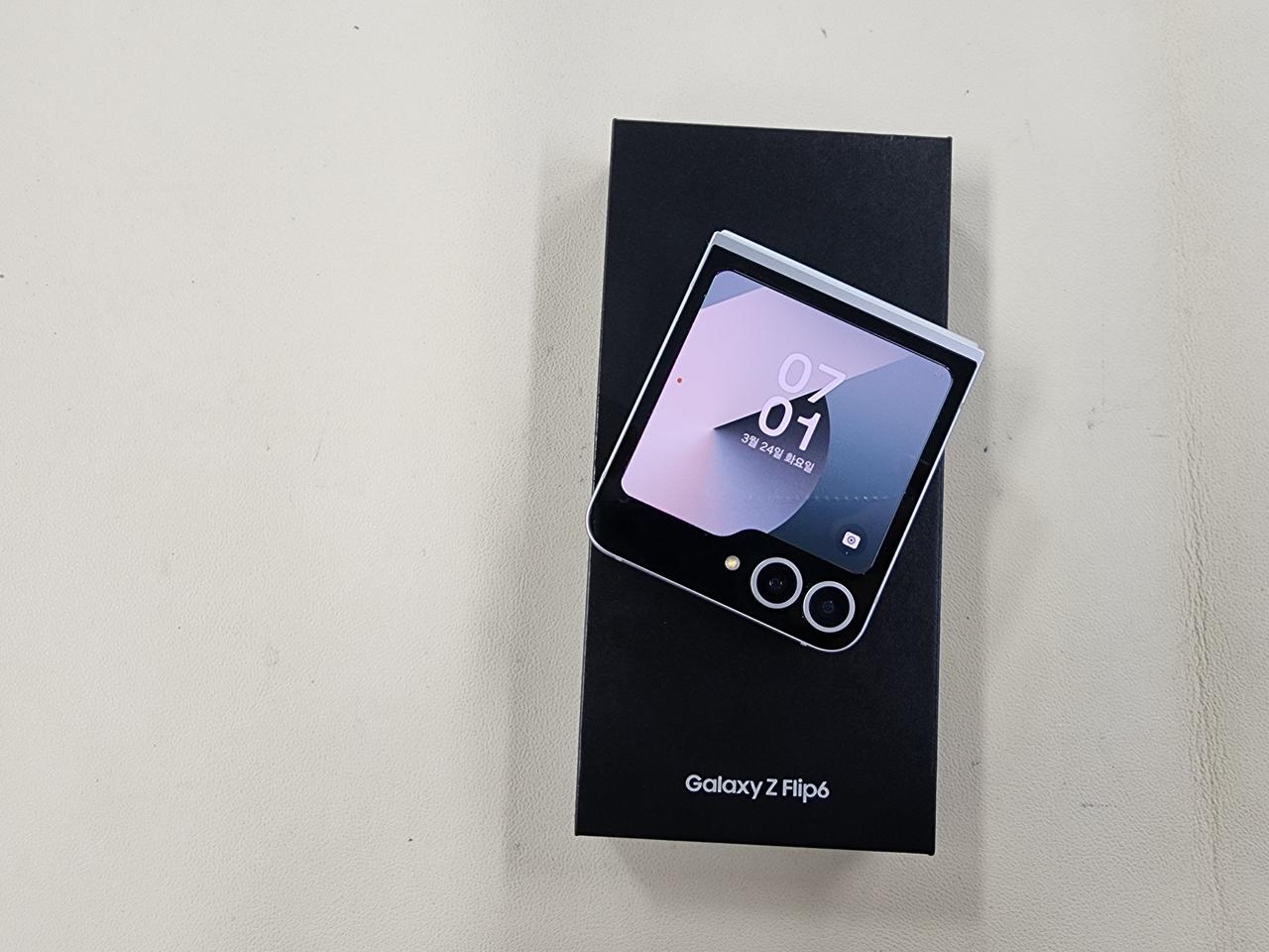 갤럭시플립6 256G 무잔상 무찍힘 상태최상 ^^