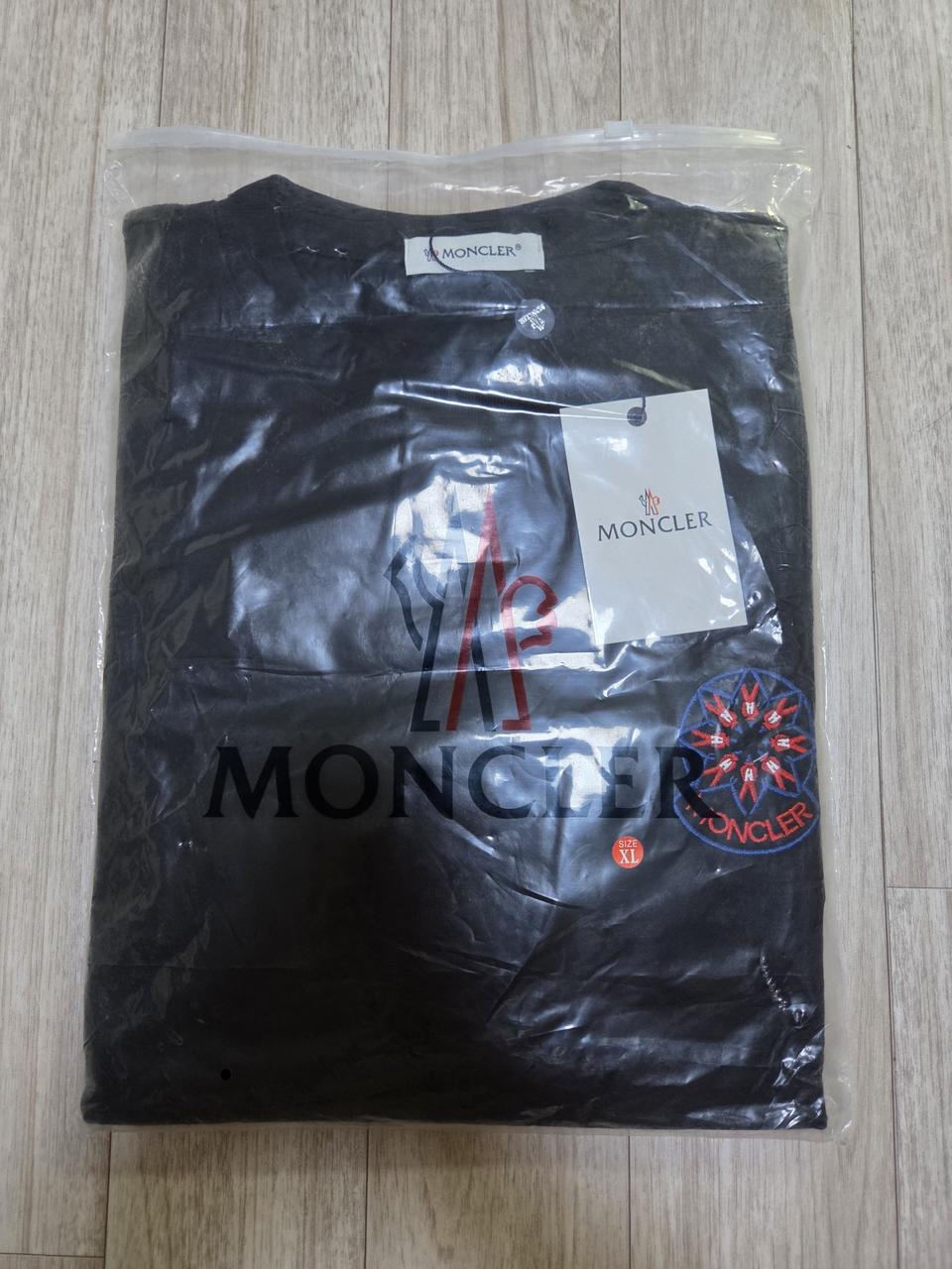 몽끌레어 반팔티 새상품(XL)
