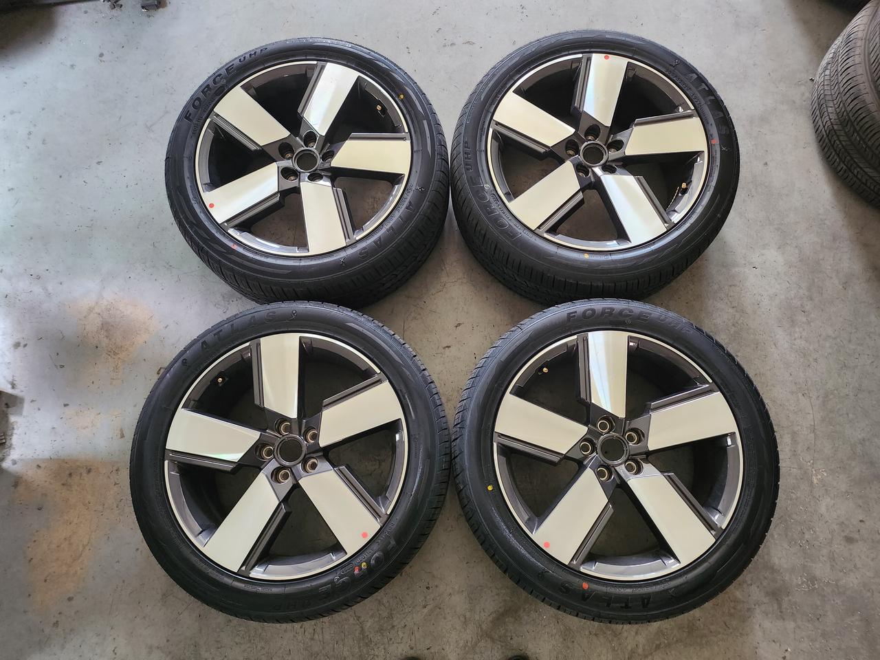 싼타페 MX5 20인치 새거급 순정휠 휠타이어 팝니다