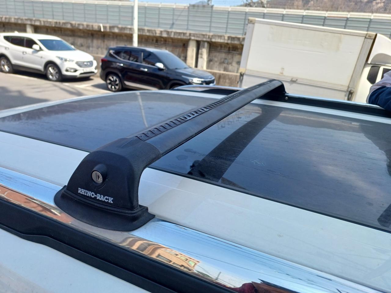 팩라인 fx suv 화이트 파손 루프박스 및 익스플로러 5.5세대용 라이