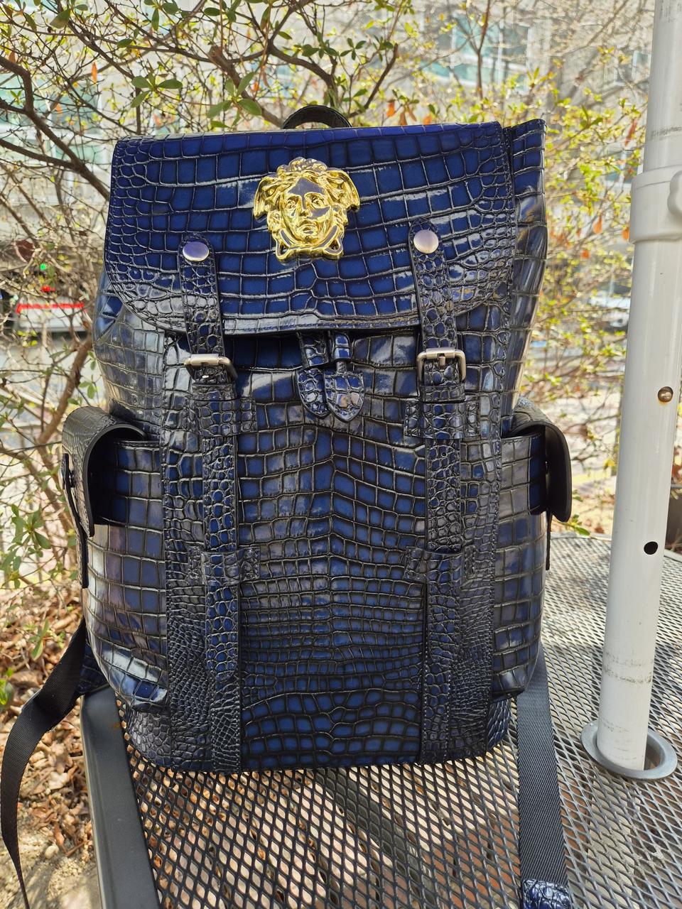 메두사장식악어가죽백팩