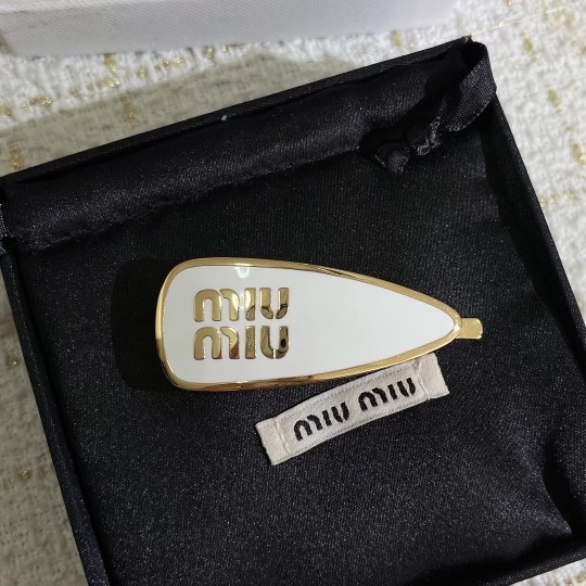 미우미우 헤어핀