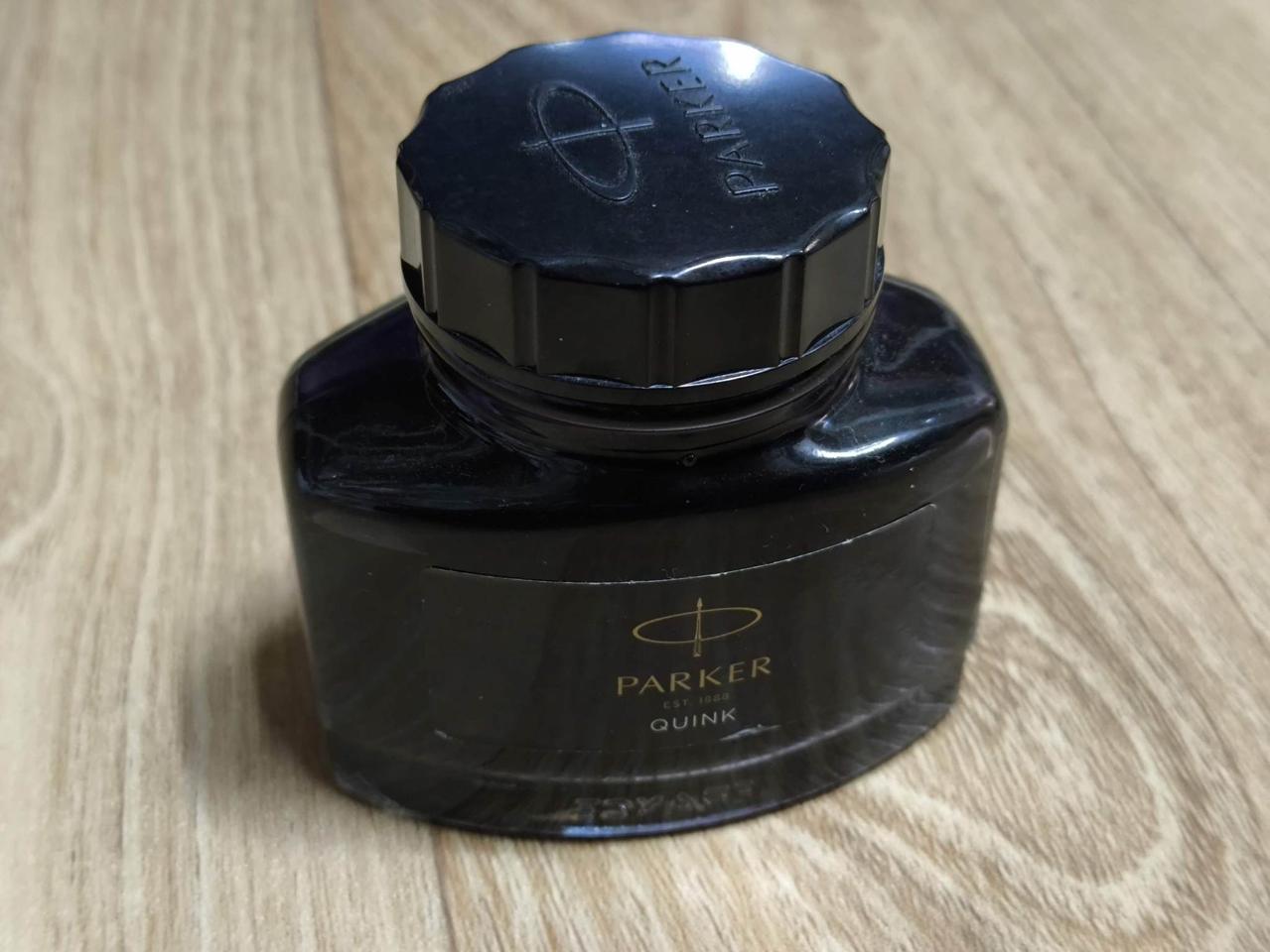 파카 큉크 만년필 잉크 블랙 색상입니다57ml 용량