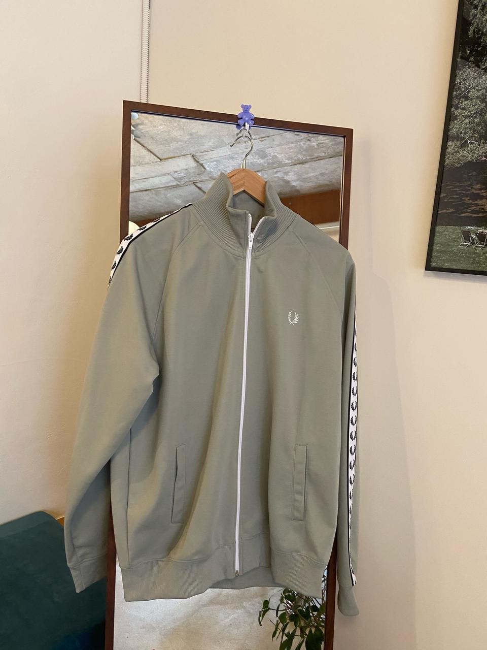 프레드페리 트랙탑 피스타치오컬러