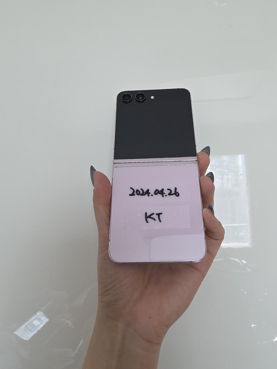 갤럭시z플립5 256G(화면멍)(기능이상무)