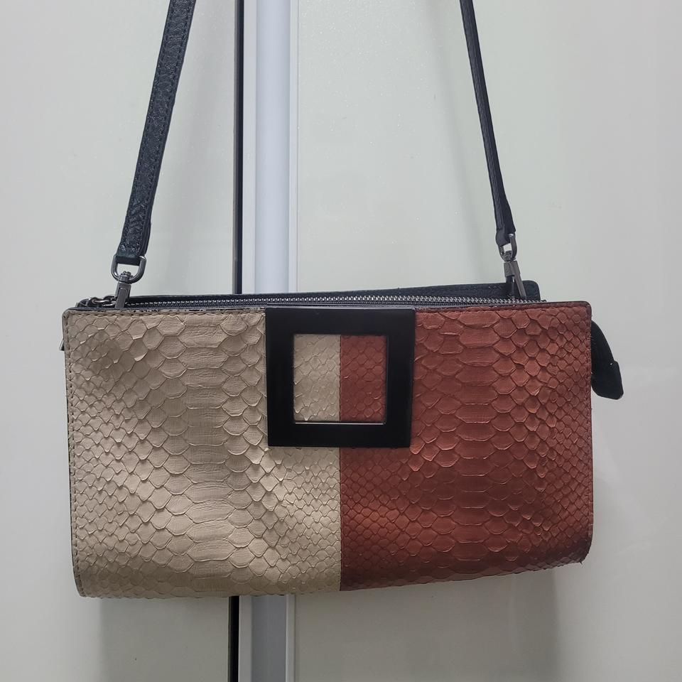 루즈앤라운지 가죽패턴 숄더백