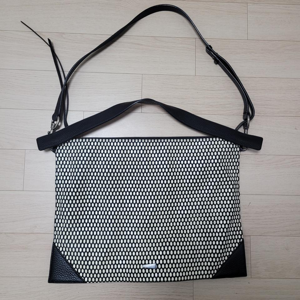루즈앤라운지 블랙 패턴 숄더백