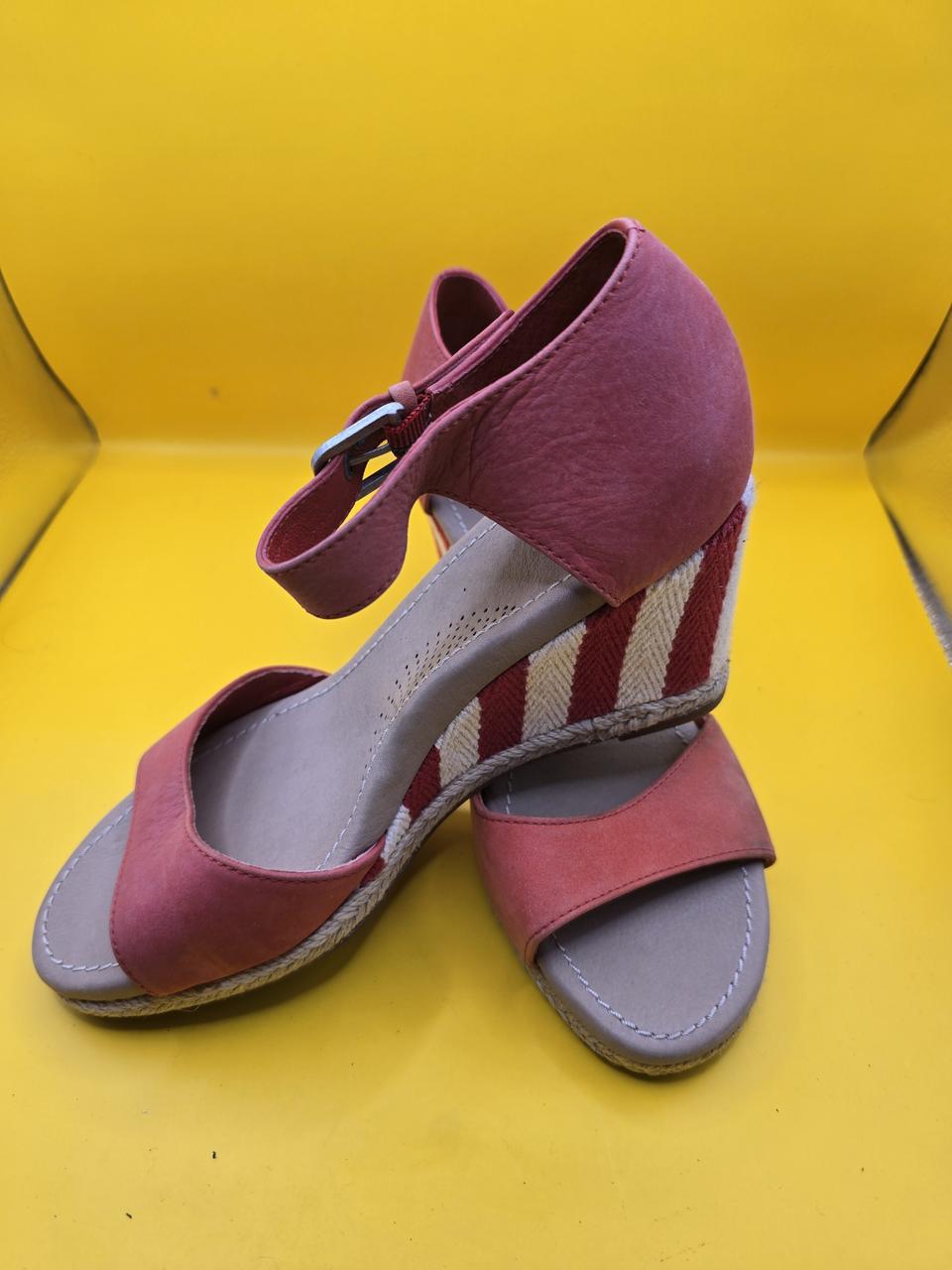 어그 UGG 웨지 샌들 (US6 / 약 230) 7cm굽