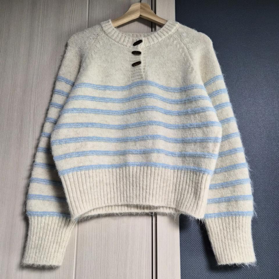 [새상품] 여리핏 크롭 니트 아이보리 하늘 스트라이프