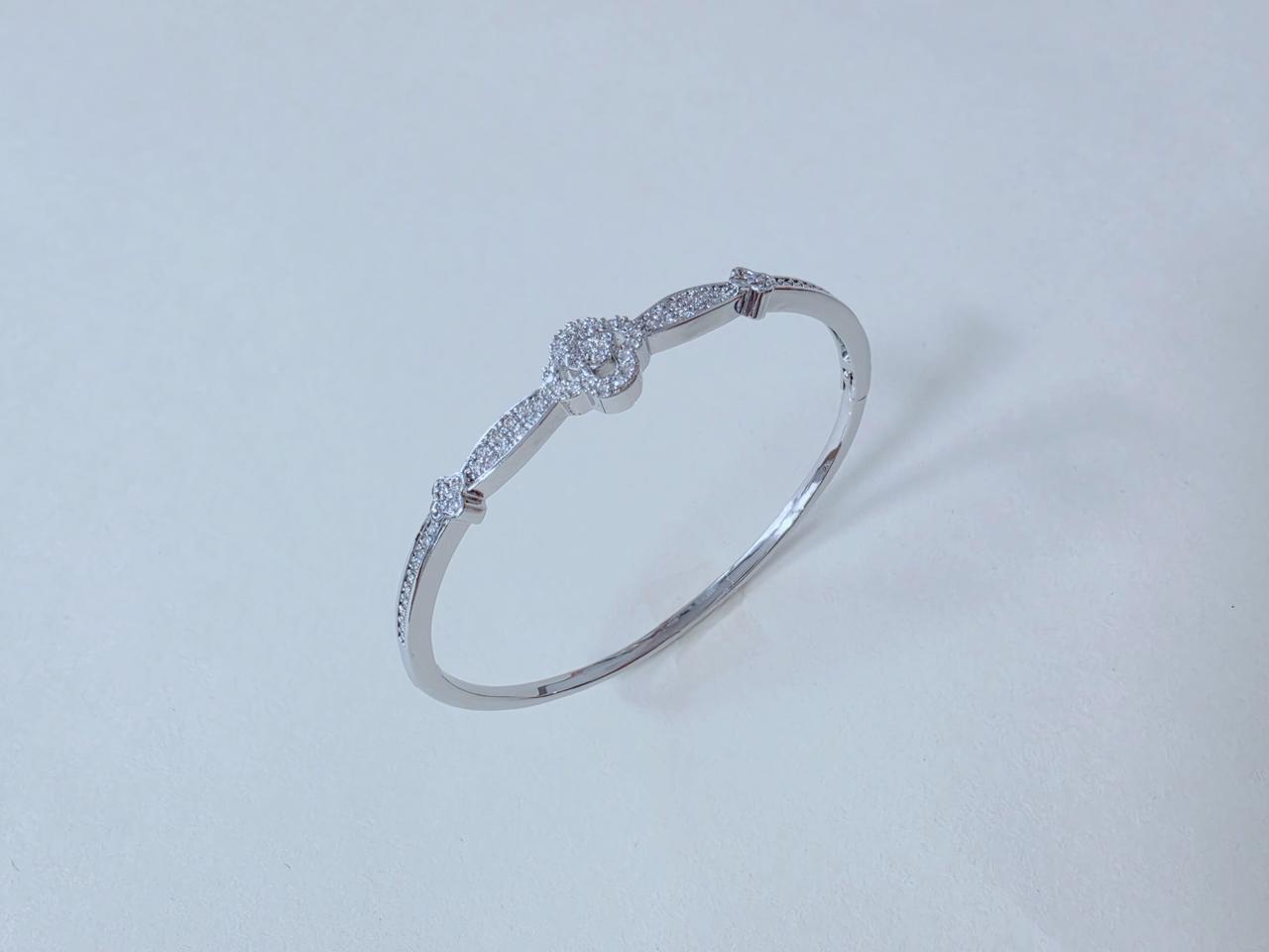 클로버뱅글팔찌