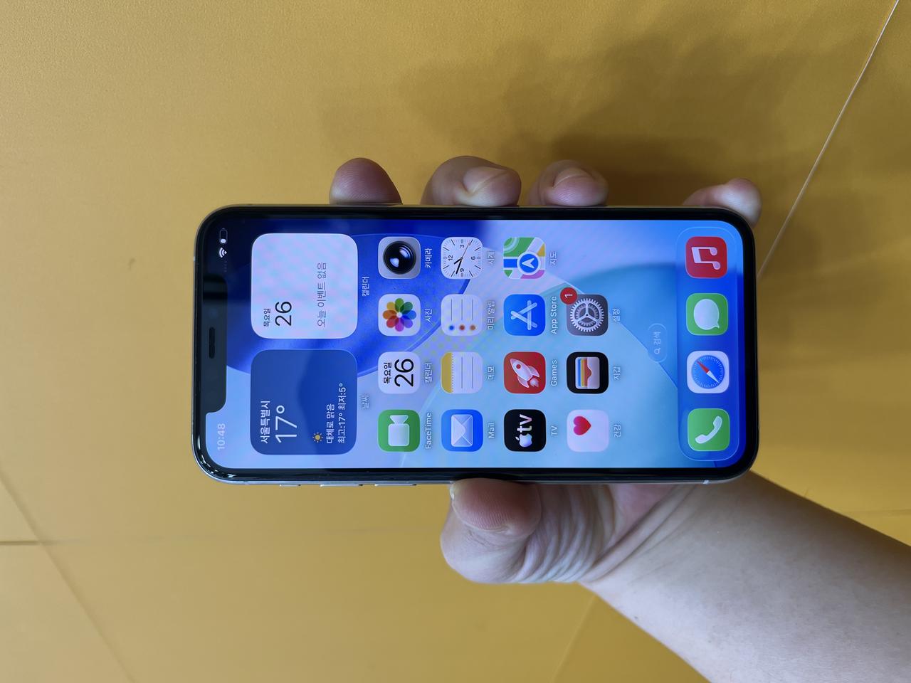 아이폰11프로 256G 화이트 [배터리88%] 판매합니다