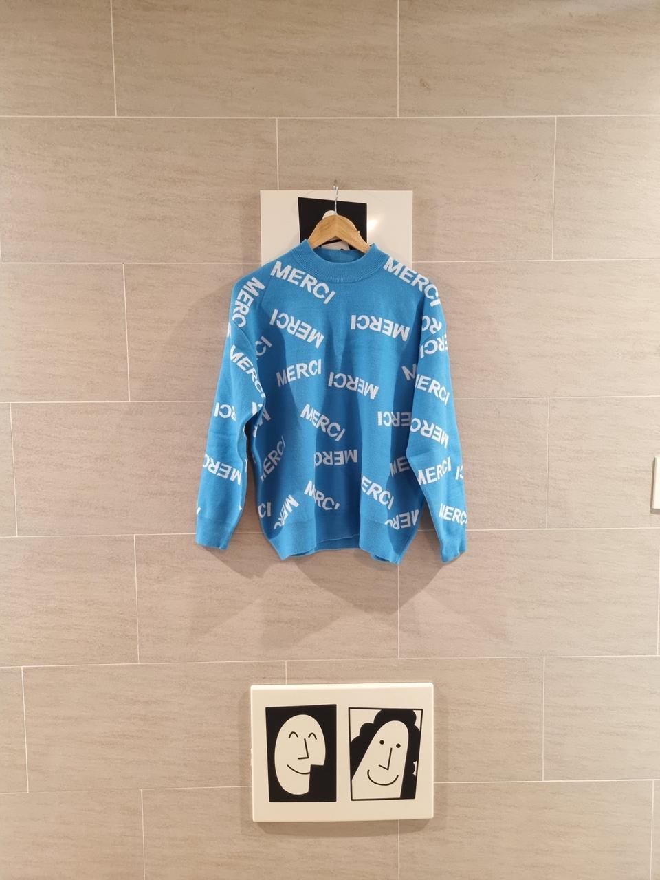 메르시merci 파란색니트 쉐타