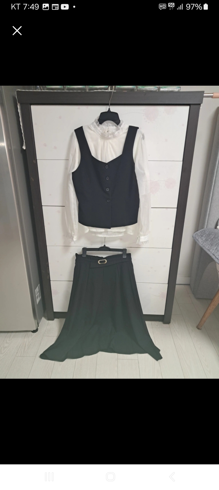 브라우스. 조끼 치마 3벌.