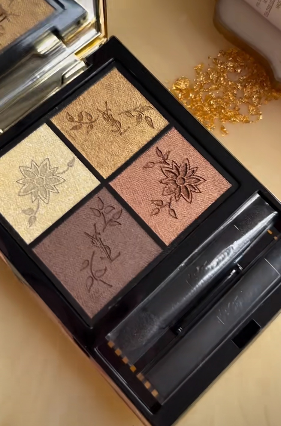 (홀리데이 한정판) 입생로랑 꾸뛰르 미니 클러치 골든 레이스 섀도우