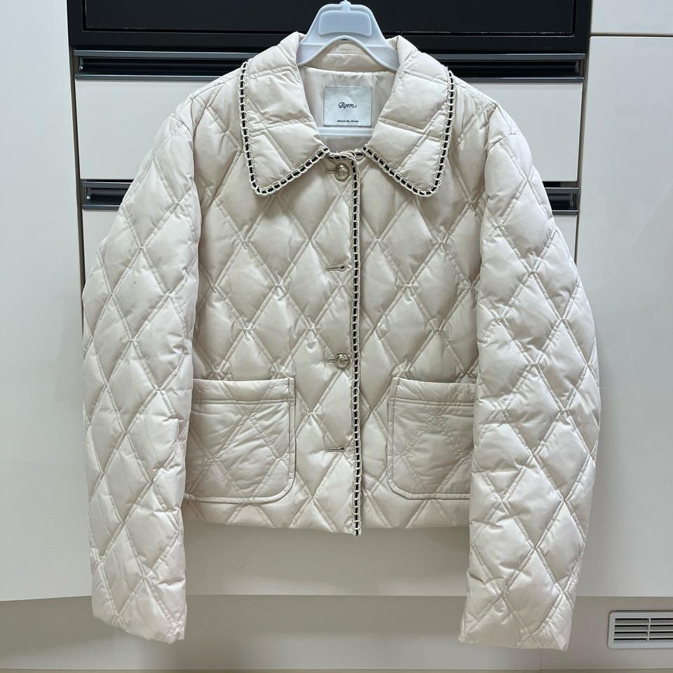 로엠 아이보리 퀼팅 경량 패딩 덕다운
