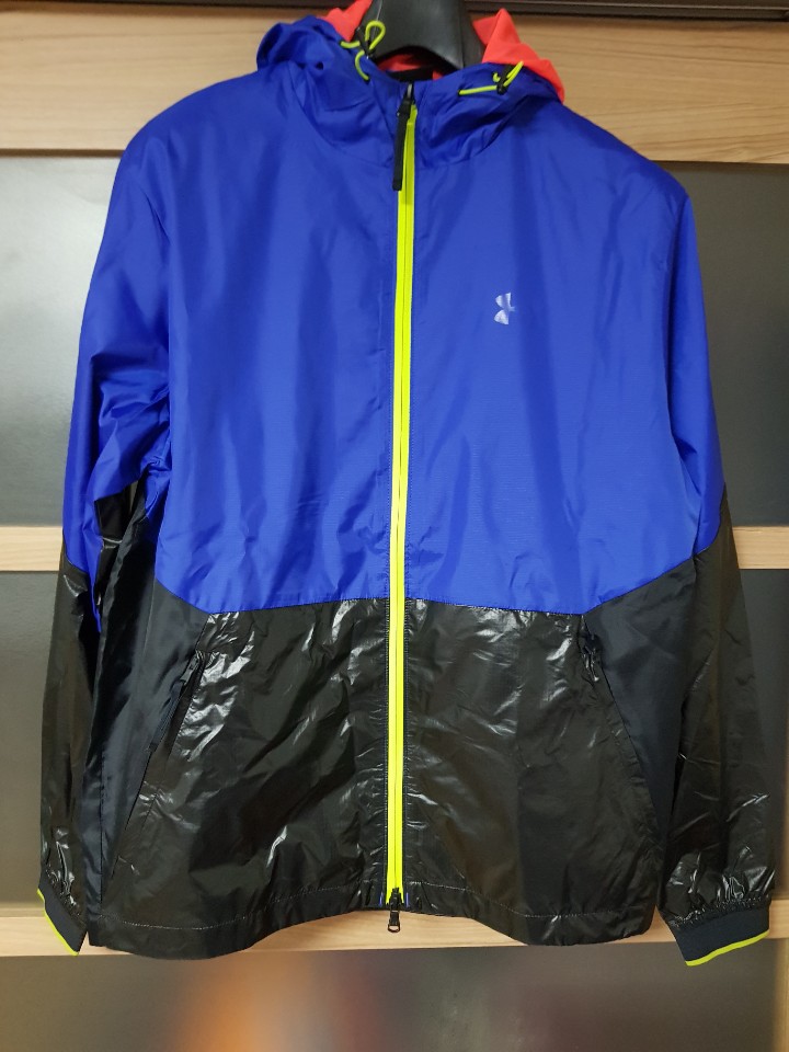 언더아머 쟈켓 M 크기 팝니다