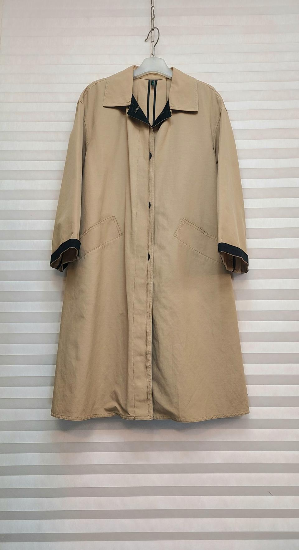 베네통> 베이지 A라인 자켓