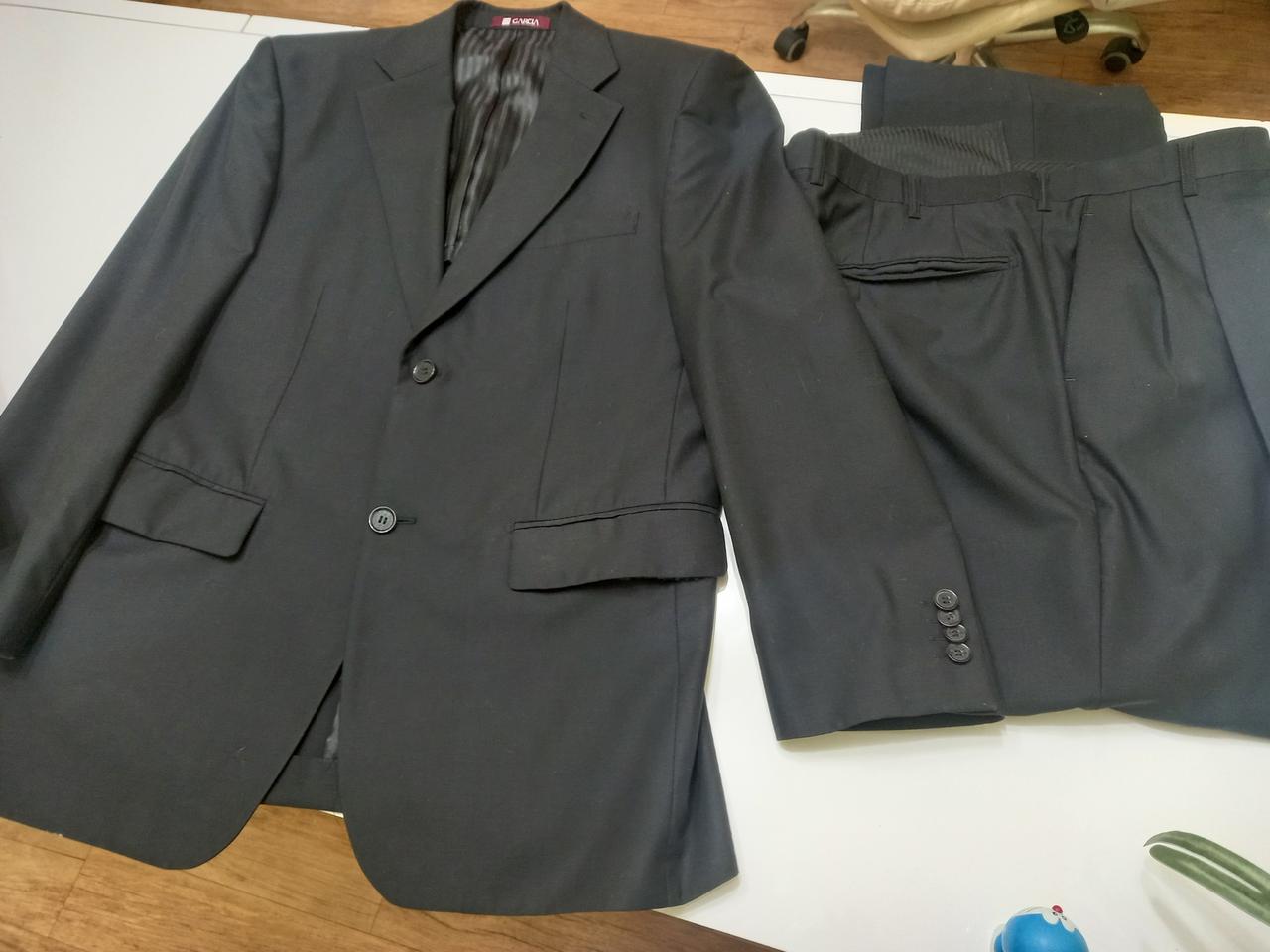 가르시아. 정장한벌. 택포 4만원에.  판매