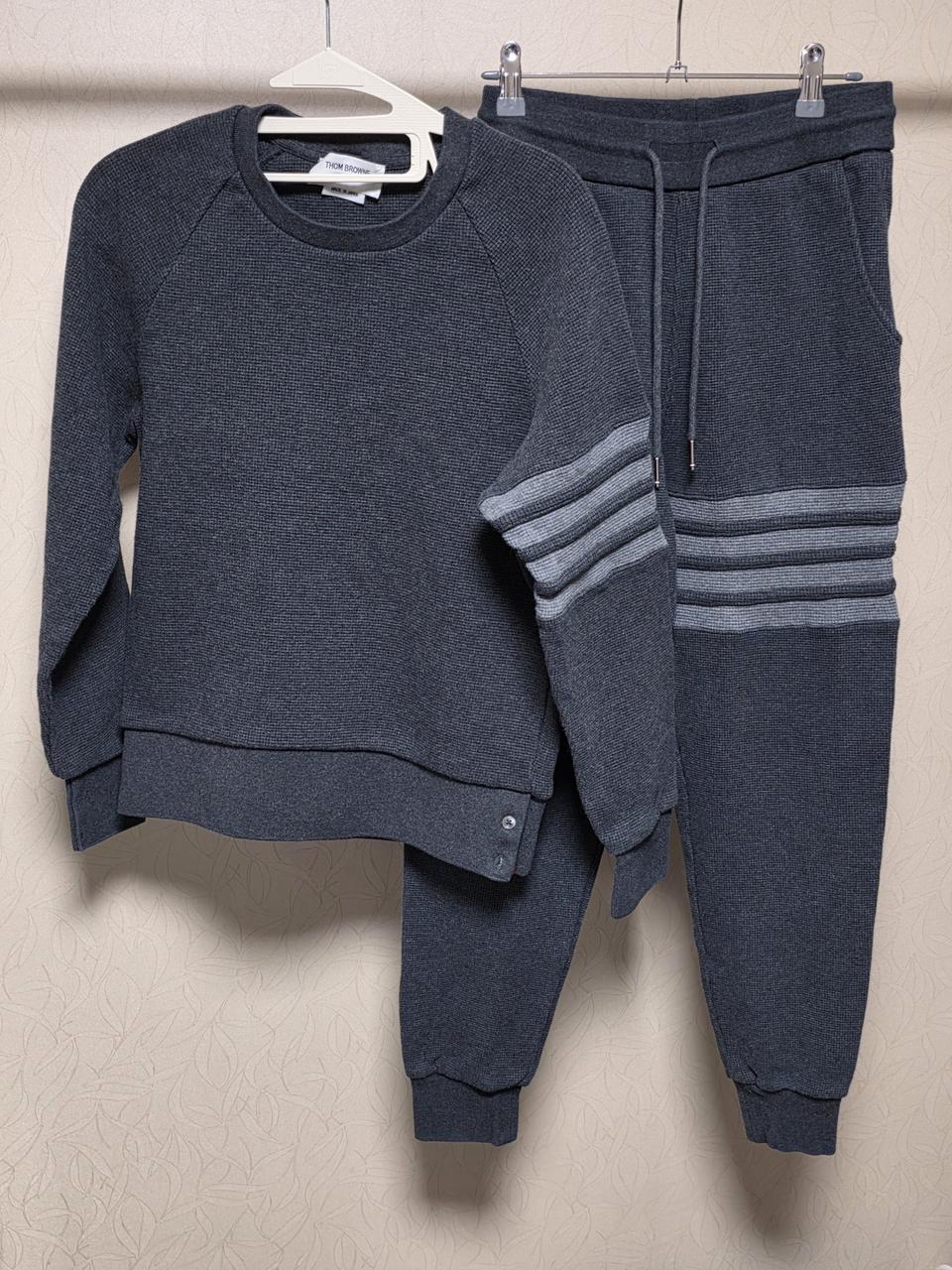 톰브라운 맨투맨 팬츠 셋업
