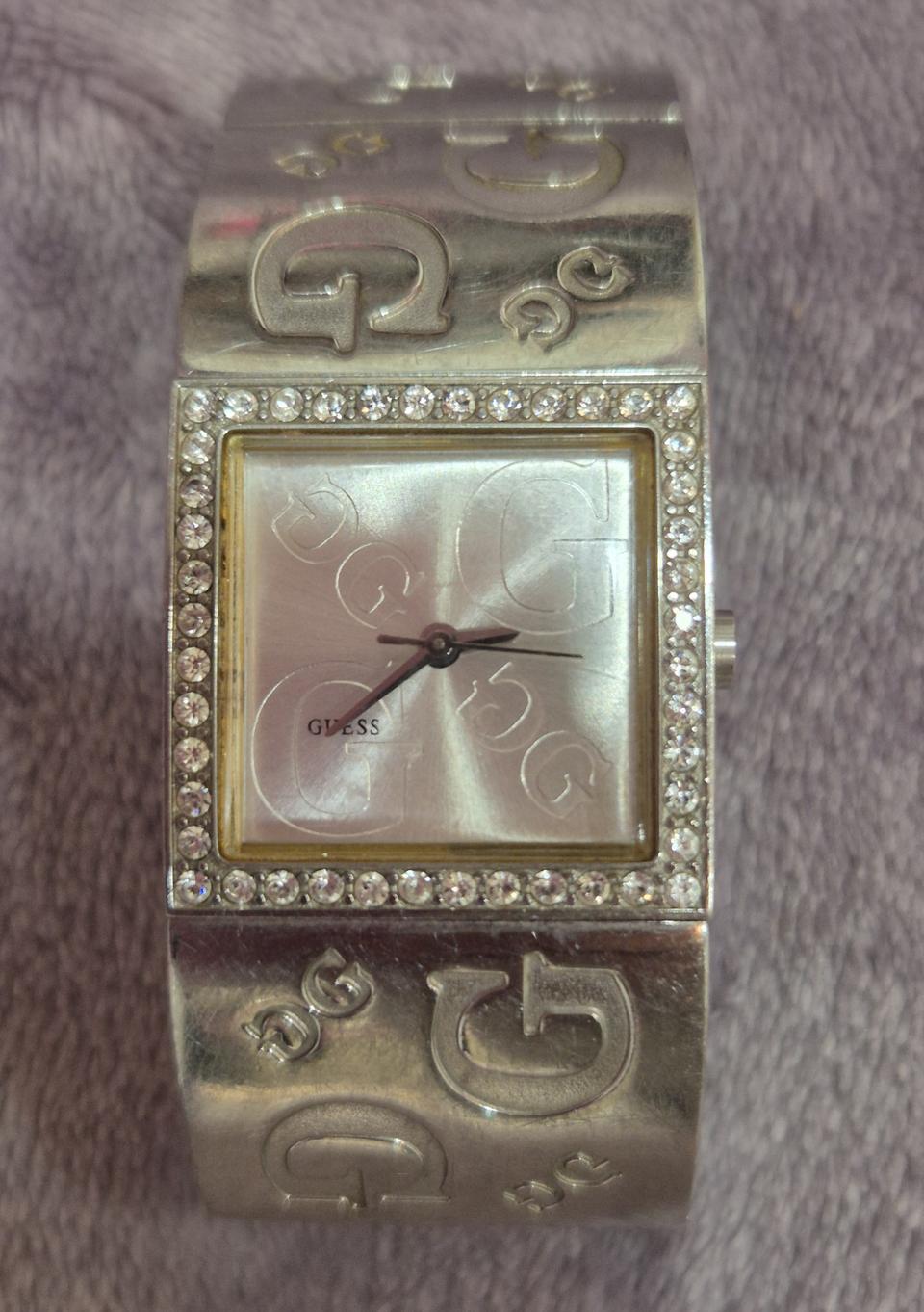 게스 실버 뱅글 여성 시계 큐빅 장식