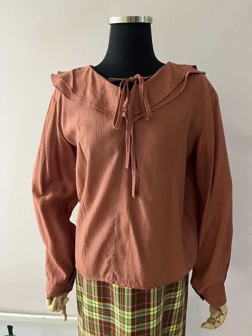 브릭프릴블라우스