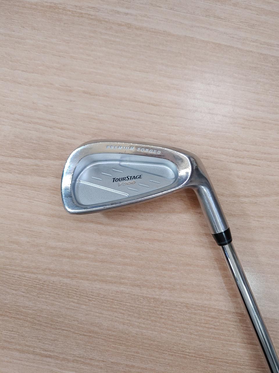 투어스테이지 V300 단조 8번 아이언 (R)