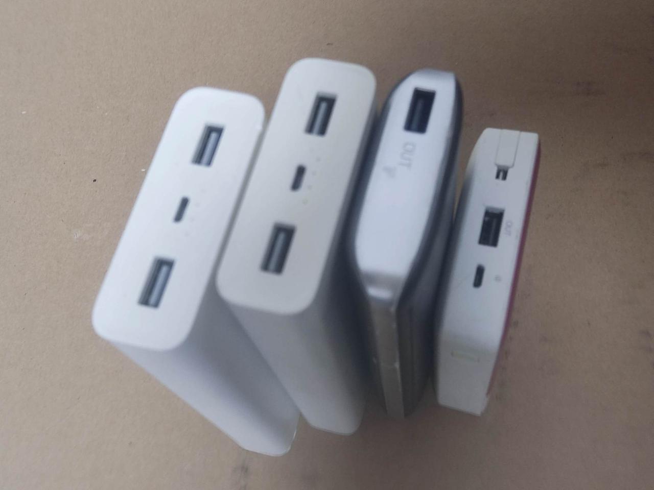 보조 배터리 모두 4개