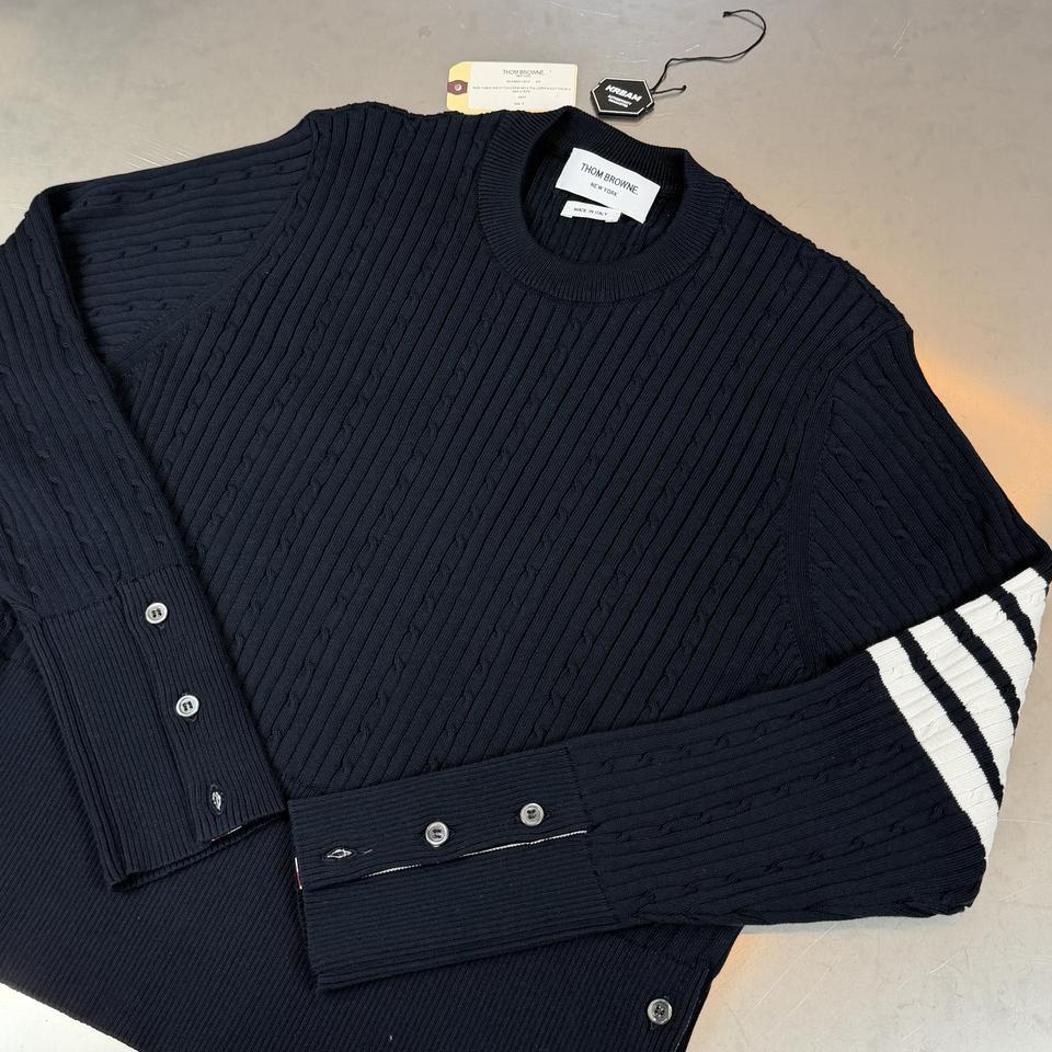 [3]톰브라운 사선 완장 베이비 케이블 립 풀오버 니트