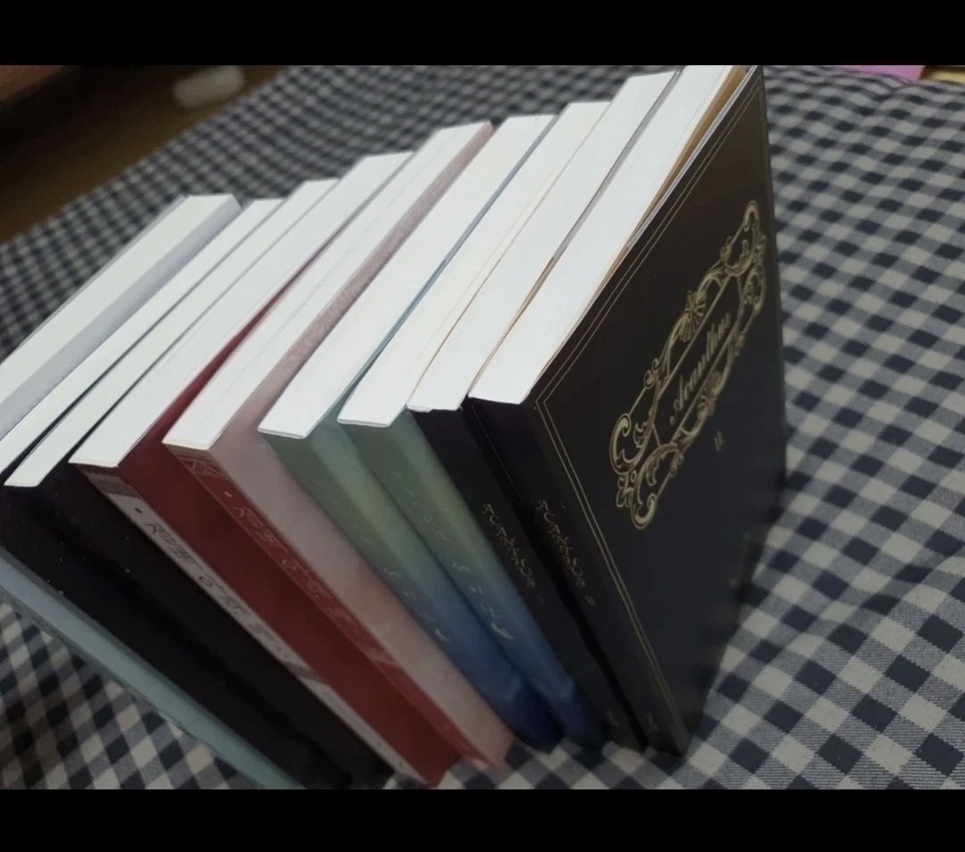 개인지9권 귀하게 드문책들 잘보관한 새거나같은책들임 아주싸게 14만원