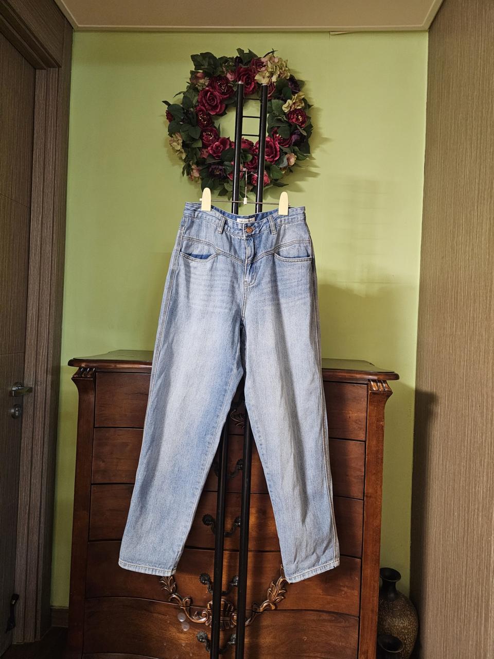 써스데이아일랜드 청바지(2021년)